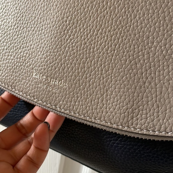 NEW Kate Spade Polly grey and navy cross body with zipped flap - Picture 2 of 13